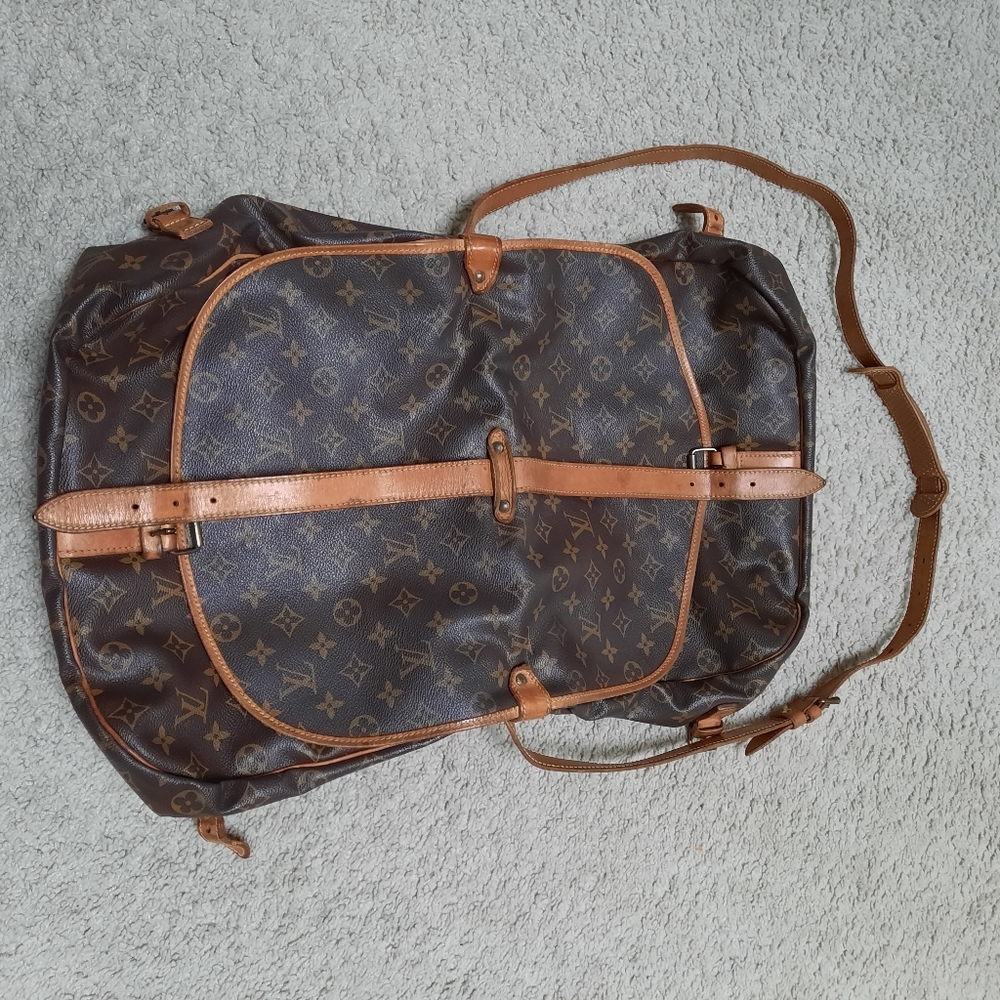 Authentic Louis Vuitton SAUMUR 35 monogram canvas Crossbody shoul… - Picture 6 of 16